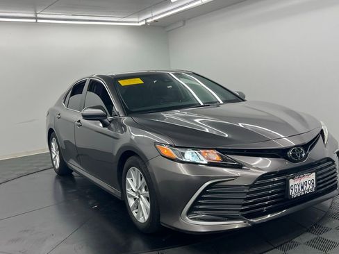 Used 2023 Toyota Camry LE image 2