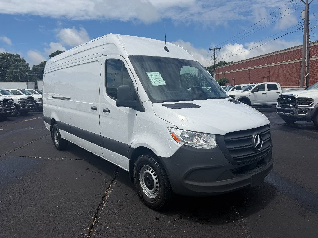 Used 2025 Mercedes-Benz Sprinter 2500 image 2