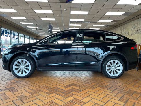 Used 2016 Tesla Model X 90D image 5
