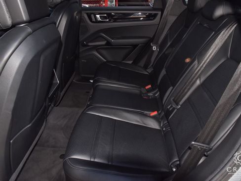 Used 2023 Porsche Cayenne image 7