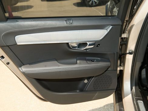 New 2026 Volvo V90 B6 Cross Country Ultra w/ Climate Package image 17