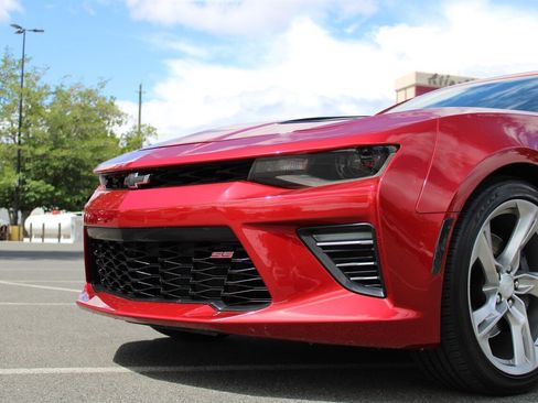 Used 2016 Chevrolet Camaro SS RWD image 4