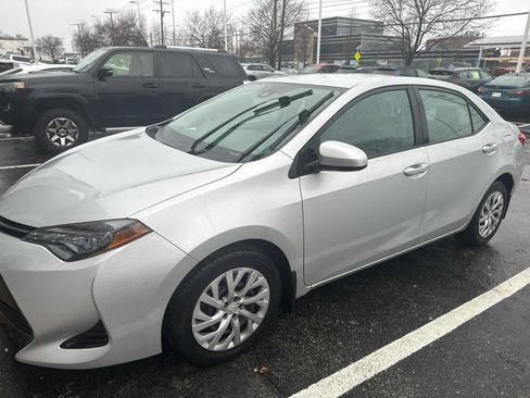 Used 2018 Toyota Corolla LE image 9