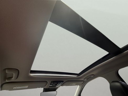 Certified 2022 Kia Sorento S w/ Panoramic Sunroof Package AWD/4WD image 30