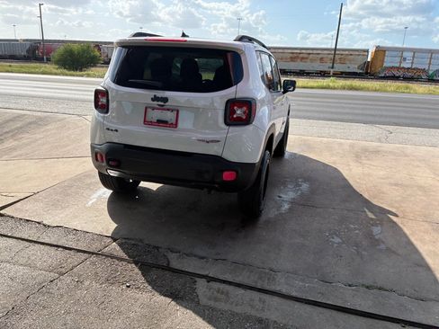 Used 2016 Jeep Renegade Trailhawk AWD/4WD image 11