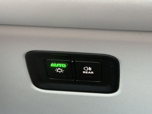 Used 2024 Porsche Macan 4 Electric image 36