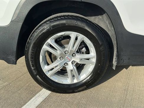 Used 2024 GMC Terrain SLE FWD image 16