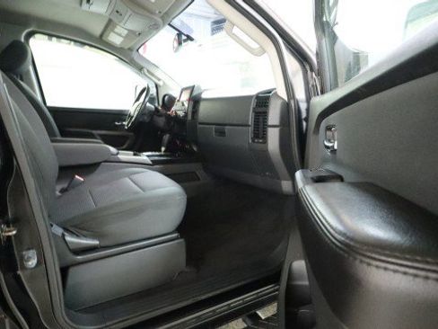 Used 2015 Nissan Titan SV w/ SV Value Truck Package AWD/4WD image 10