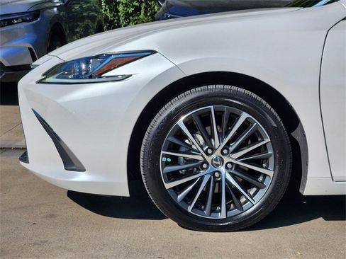 Used 2022 Lexus ES 300h w/ Premium Package image 8