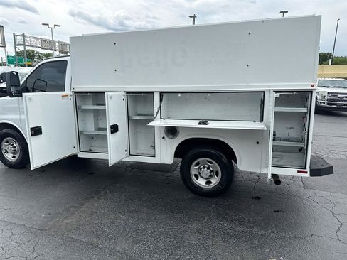 Used 2019 Chevrolet Express 3500 w/ Power Convenience Package RWD image 17