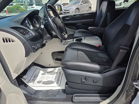 Used 2019 Dodge Grand Caravan SXT FWD image 9