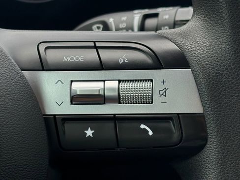 Used 2025 Hyundai Tucson SE FWD image 19