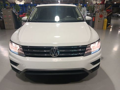Used 2020 Volkswagen Tiguan SE w/ Panoramic Sunroof Package AWD/4WD image 3