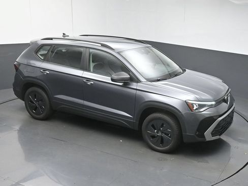 Used 2025 Volkswagen Taos SE FWD image 42
