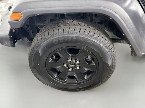 Used 2021 Jeep Gladiator Sport w/ Trailer Tow Package image 38