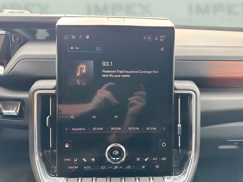 Used 2025 GMC Yukon Denali RWD image 20