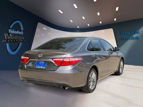 Used 2017 Toyota Camry SE FWD image 4