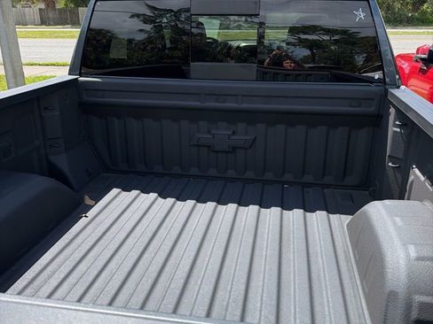 Used 2020 Chevrolet Silverado 1500 LTZ w/ LTZ Premium Package AWD/4WD image 4