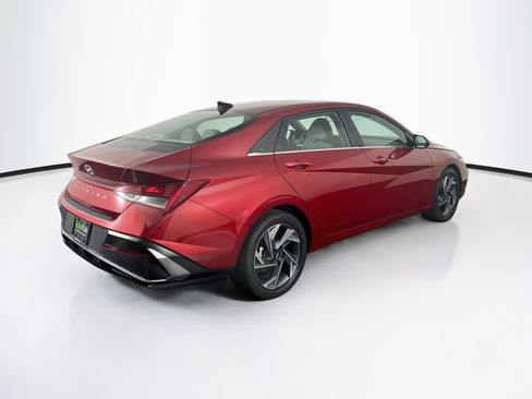 Used 2025 Hyundai Elantra SEL FWD image 9