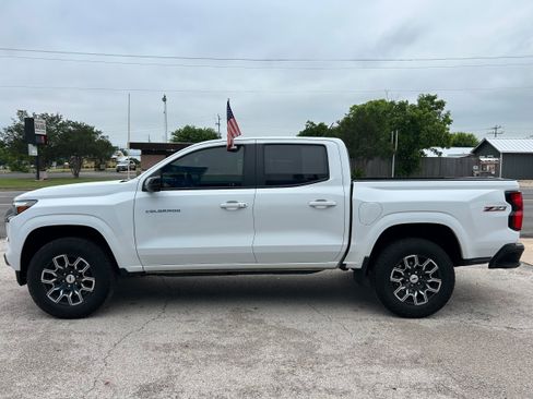 Used 2024 Chevrolet Colorado Z71 w/ Z71 Convenience Package 2 AWD/4WD image 5