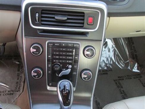 Used 2014 Volvo S60 T5 image 29