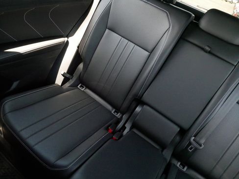 Certified 2024 Volkswagen Tiguan SE R-Line image 12