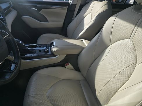 Used 2020 Toyota Highlander Limited image 20