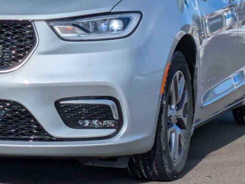 Used 2024 Chrysler Pacifica Pinnacle image 10