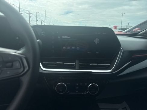 Used 2025 Chevrolet Trax RS w/ Driver Confidence Package FWD image 18