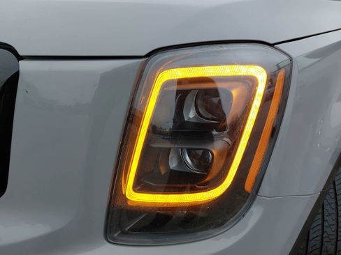 Used 2022 Kia Telluride SX w/ SX Prestige Package image 33