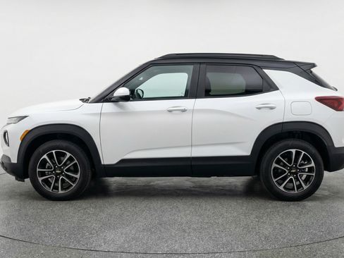Used 2025 Chevrolet TrailBlazer LT image 5