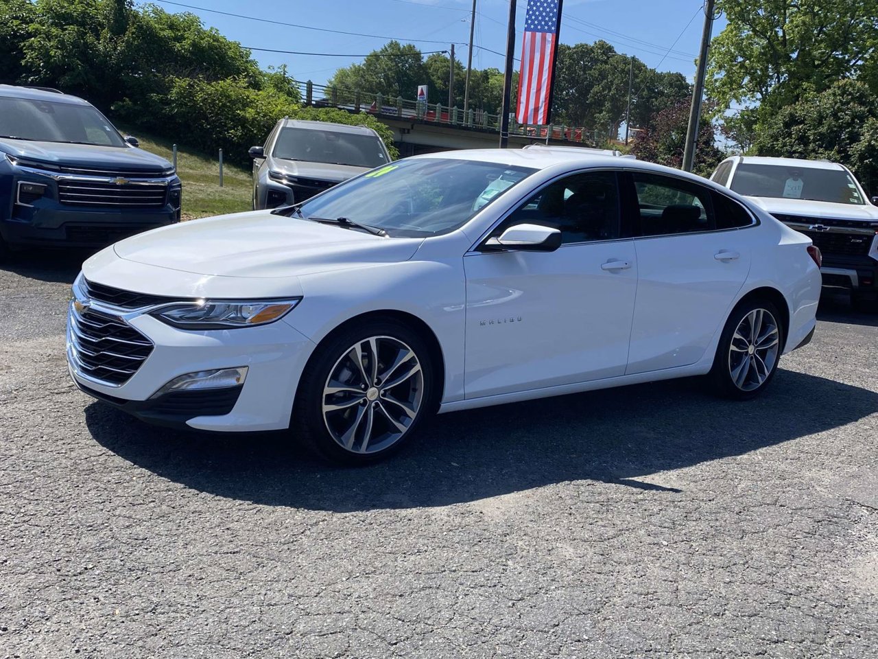 Used 2024 Chevrolet Malibu LT FWD image 3