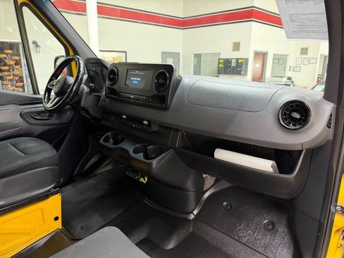 Used 2021 Mercedes-Benz Sprinter 2500 image 15