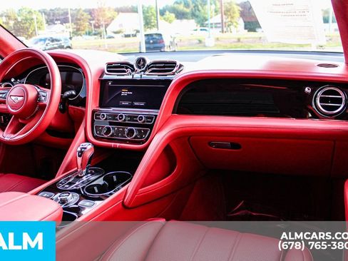 Used 2023 Bentley Bentayga image 25