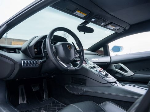 Used 2013 Lamborghini Aventador LP 700-4 image 2