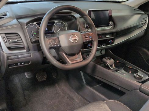 Used 2025 Nissan Rogue SV image 10