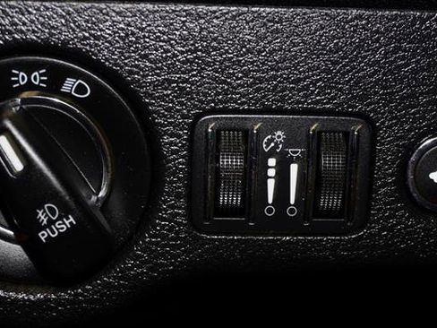 Used 2016 Chrysler 300 Limited w/ Driver Convenience Group image 27