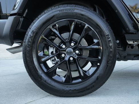 Used 2025 Jeep Wrangler Unlimited Sahara w/ Safety Group image 28