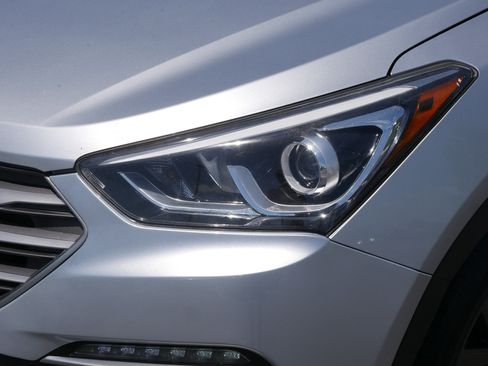 Used 2018 Hyundai Santa Fe Sport AWD/4WD image 16