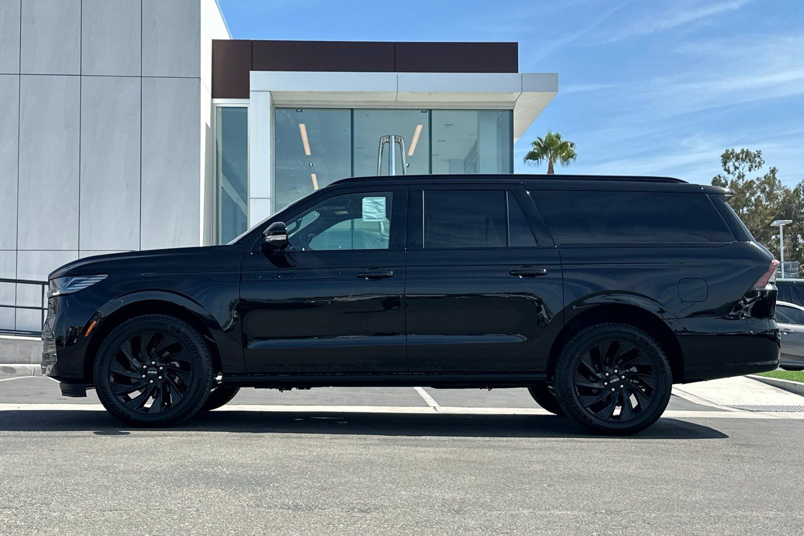 New 2027 Lincoln Navigator L Reserve w/ Jet Appearance Package AWD/4WD image 6