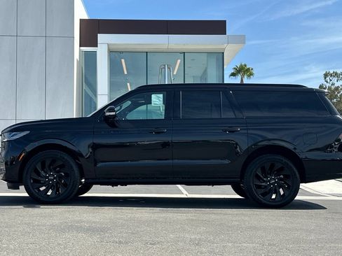 New 2027 Lincoln Navigator L Reserve w/ Jet Appearance Package AWD/4WD image 6