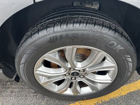 Used 2024 Ford Edge Titanium image 28