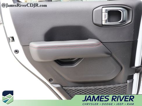 Used 2023 Jeep Wrangler Unlimited Rubicon w/ Cold Weather Group AWD/4WD image 16