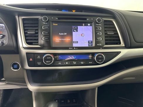 Used 2015 Toyota Highlander XLE image 21