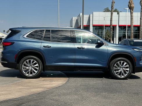 Certified 2025 Buick Enclave Preferred FWD image 3
