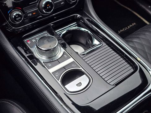 Used 2019 Jaguar XJ L Portfolio RWD image 26