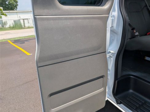 New 2026 Chevrolet Express 3500 LS w/ Chrome Appearance Package RWD image 34