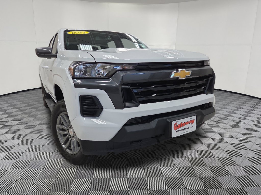 Used 2025 Chevrolet Colorado LT w/ Advanced Trailering Package AWD/4WD image 2