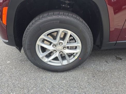 New 2026 Jeep Grand Cherokee L Laredo image 8