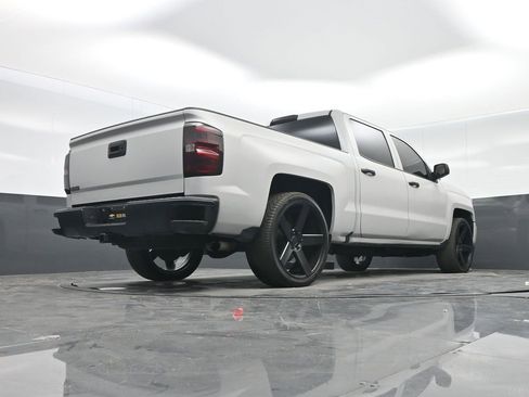 Used 2018 Chevrolet Silverado 1500 Custom w/ Custom Value Package image 30